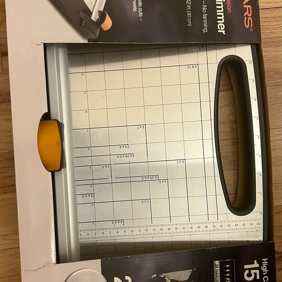 Fiskars 12" Titanium Rotary Paper Trimmer - Picture 3 of 4